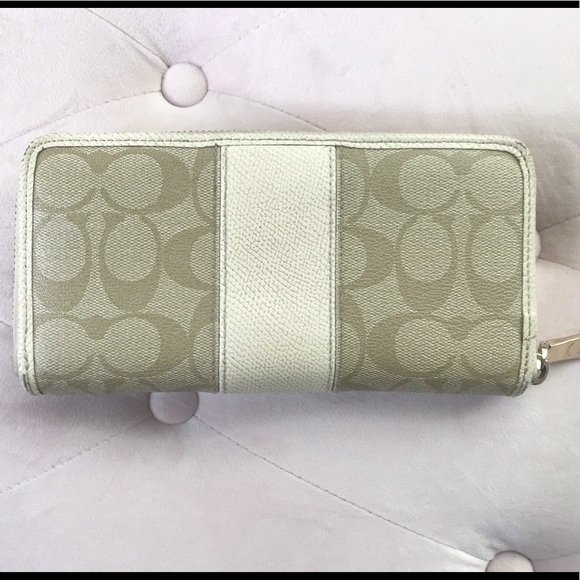 COACH ACCORDION WALLET - Picture 2 of 16